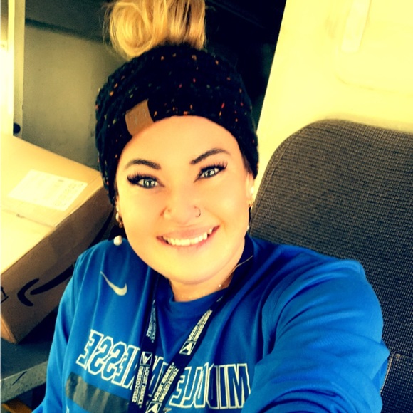 Meet your Posher, Ariana - Picture 1 of 1